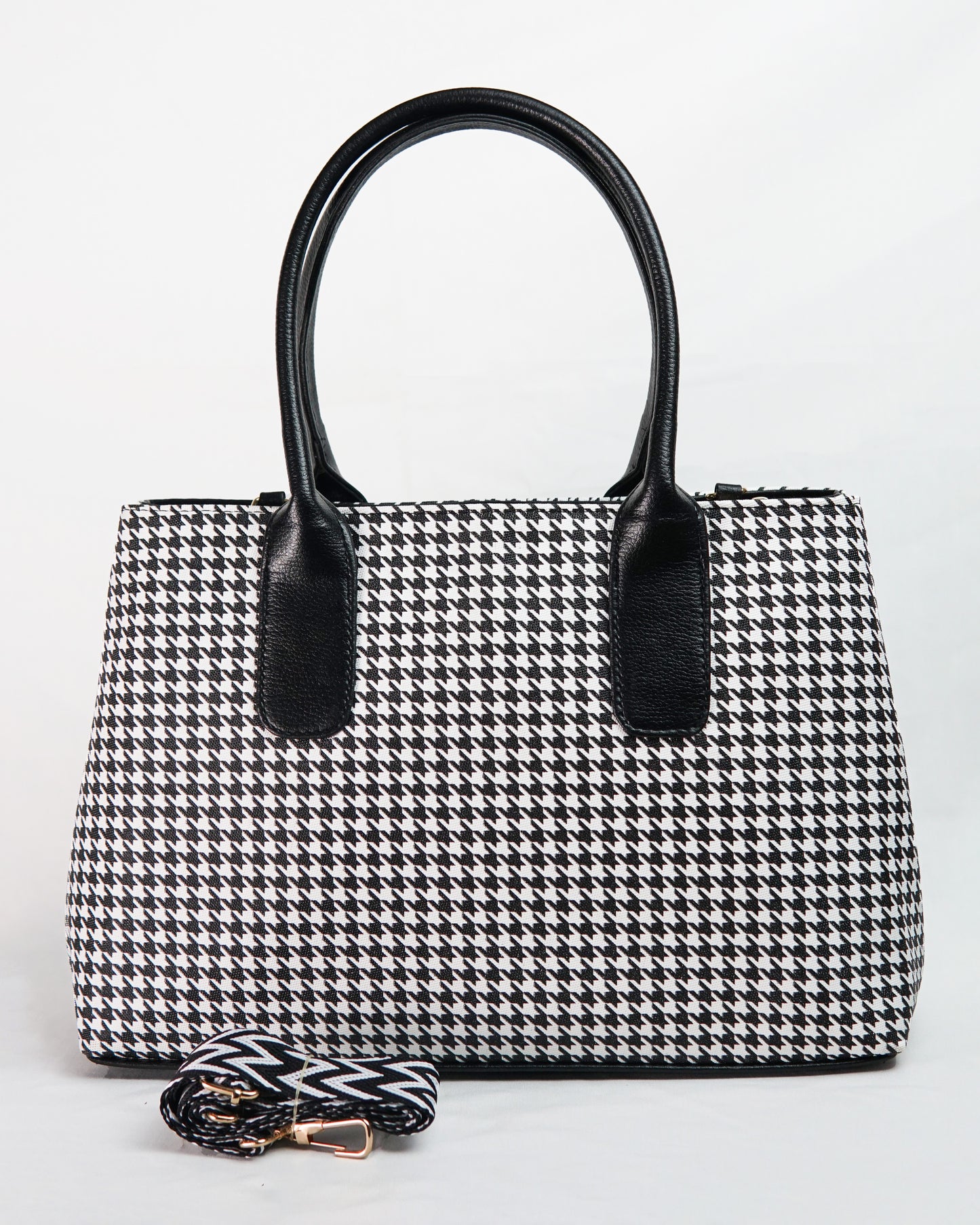 Textured Classic Tote Bag – Black & White