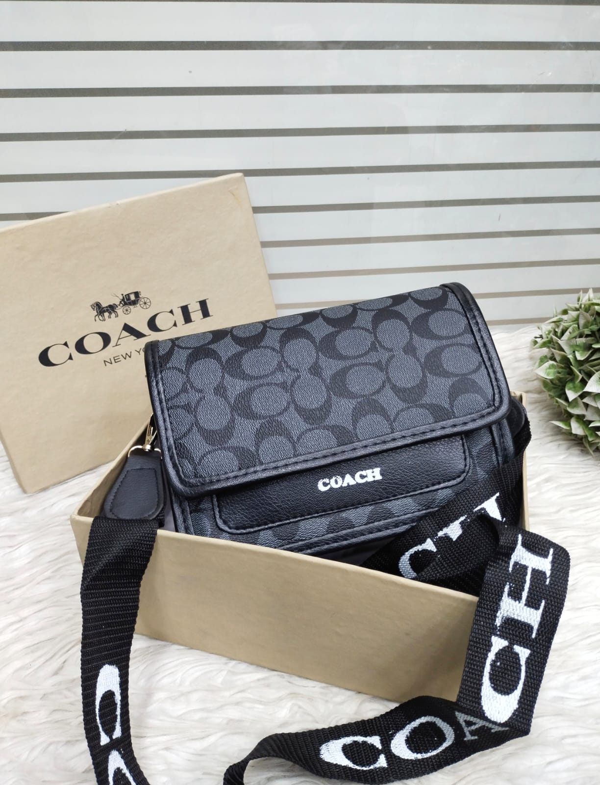 New C Belt Crossbody Handbag (Black)