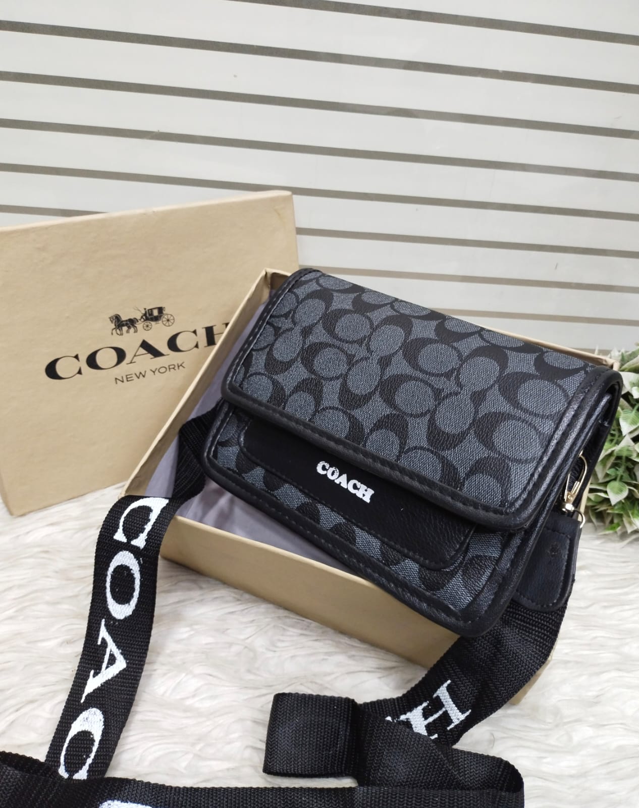 New C Belt Crossbody Handbag (Black)