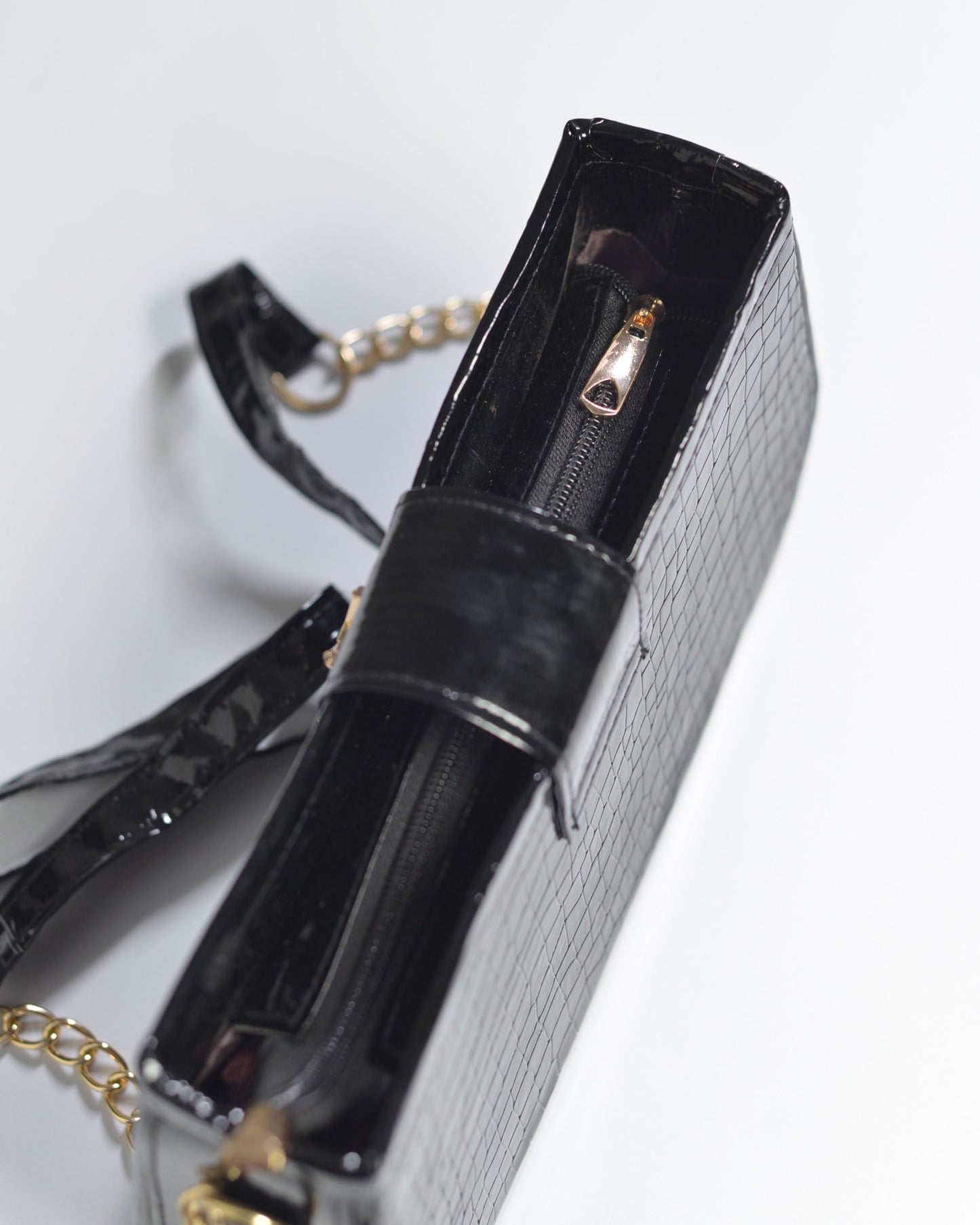 Luxury Black Croc Texture Shoulder Bag with Gold Chain Strap